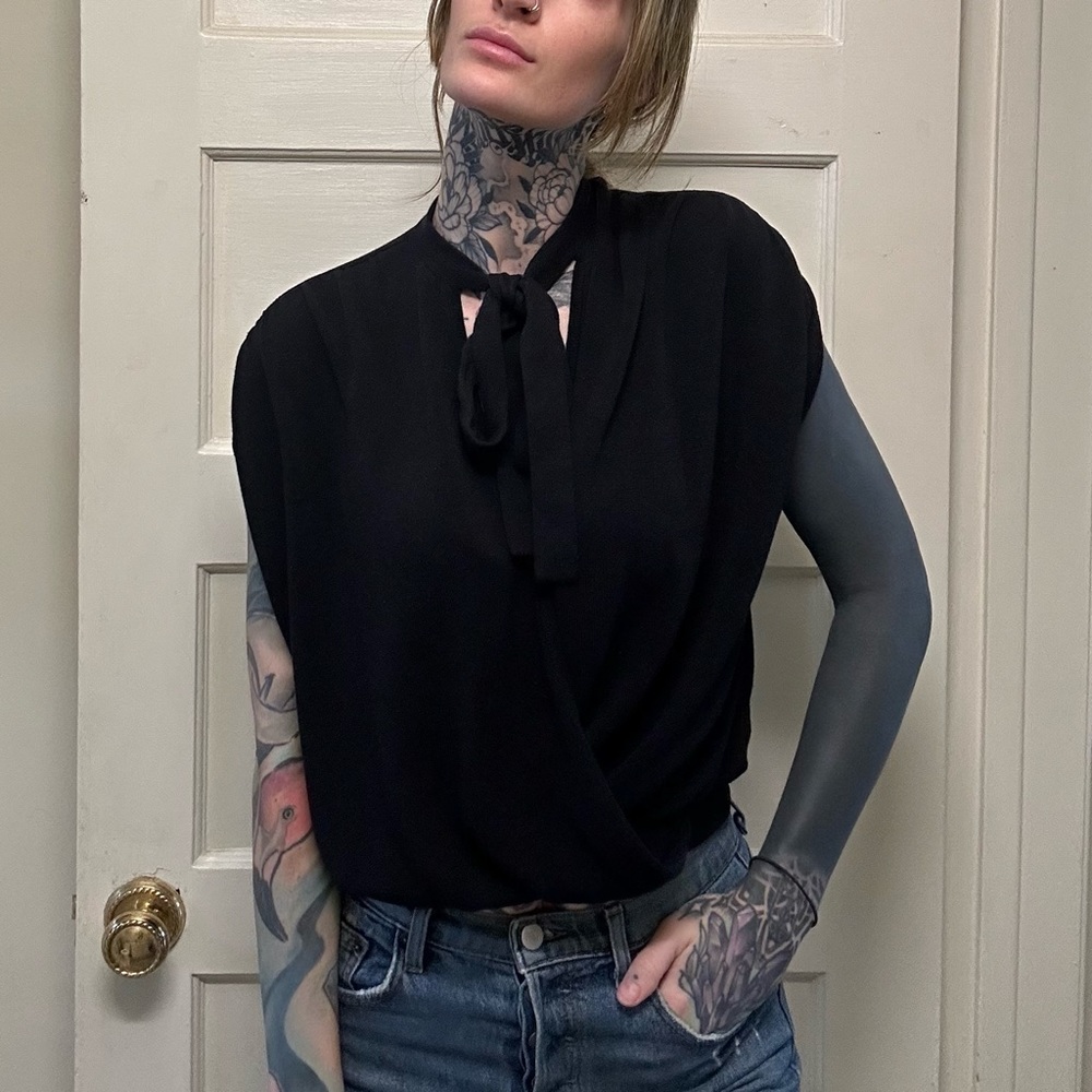 Anthropologie Black Tie Neck Short Sleeved Sweater Size XS